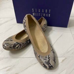 Stuart Weitzman snake skin flats size 8 $78